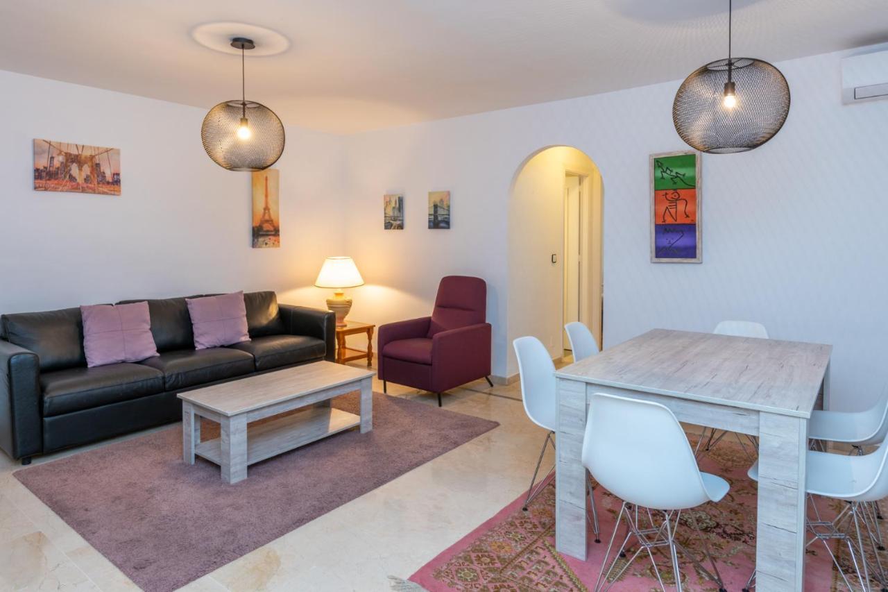 2br Urban Getaway - Good Wifi, Swimming Pool Appartement